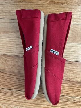Toms Women's Classic Canvas Red Slip-On Shoes Flats Size 6.5 - 81